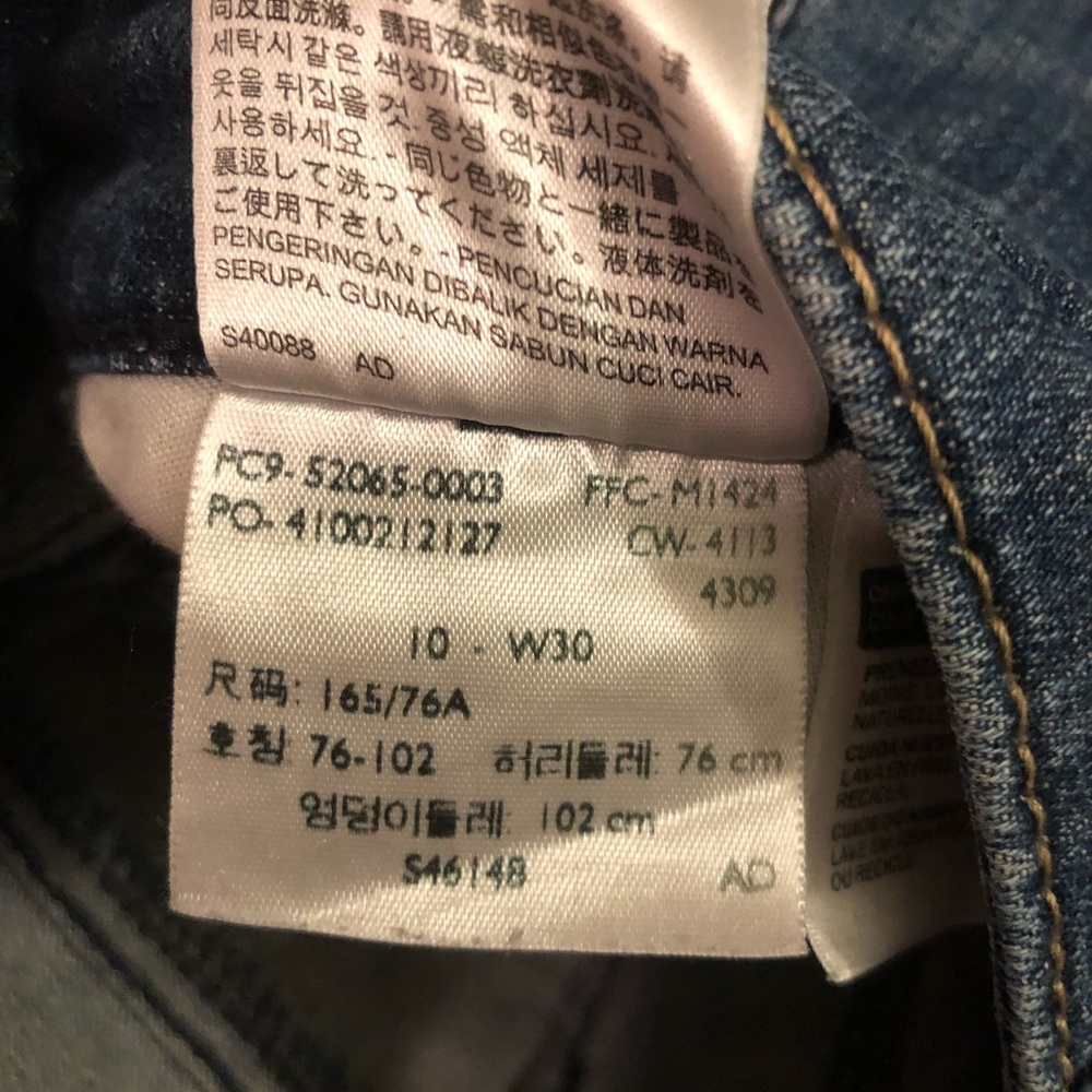 Levi’s Capris - Picture 4 of 7